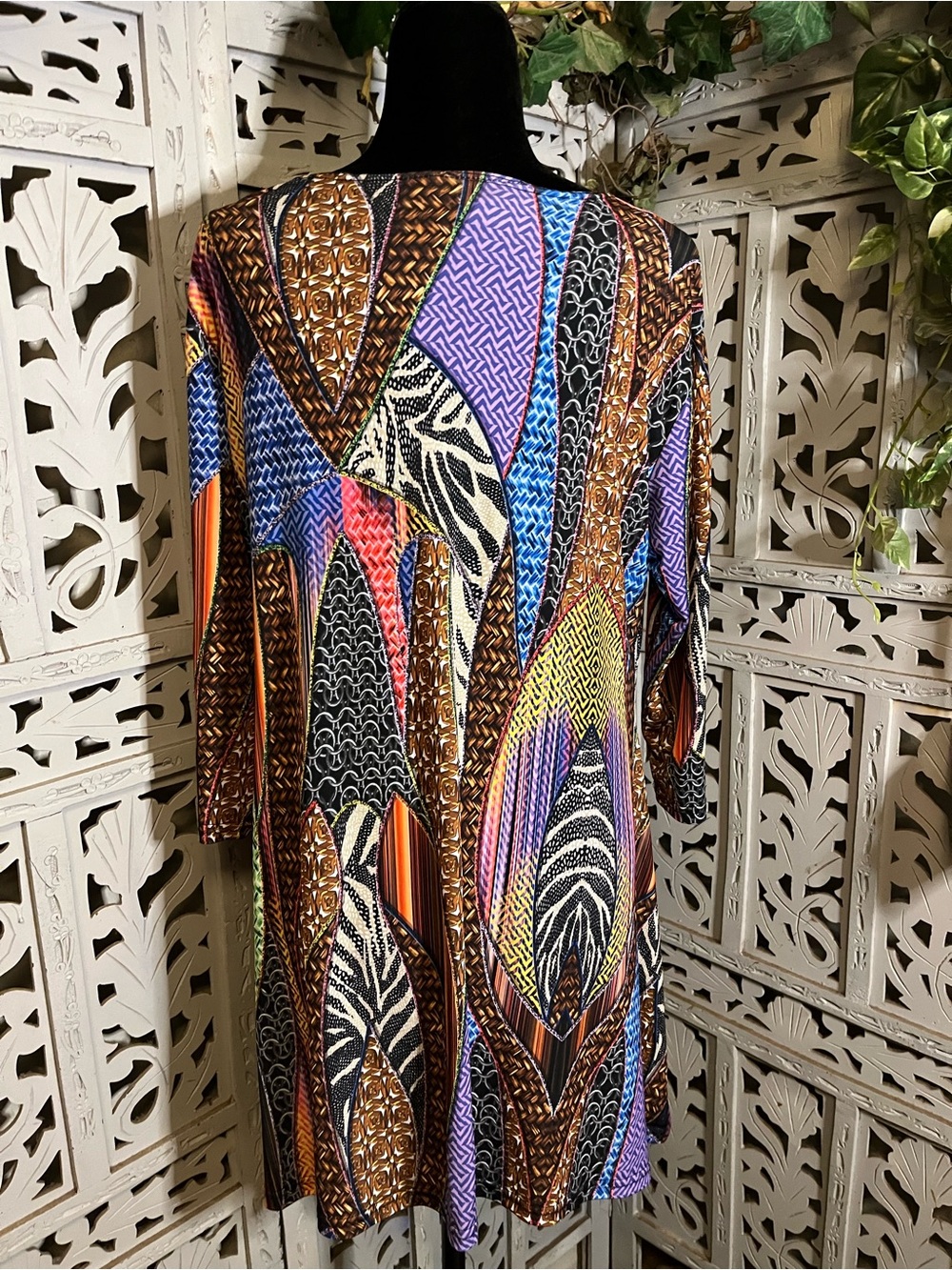 VALENTINA AMAZING MULTI-COLOR ABSTRACT PRINT MID-SLEEVES PLUS SIZE TOP - Picture 6 of 9